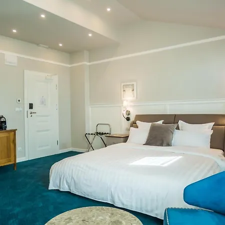 Promenade Szálloda 5*
