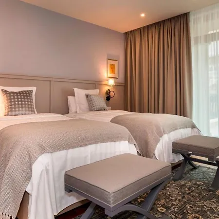 Promenade Szálloda 5*