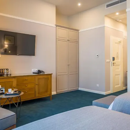 Promenade Hotel 5*