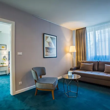 Promenade Hotel 5*