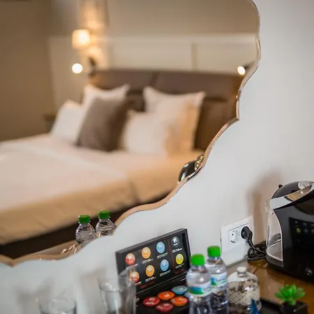 Promenade Hotel